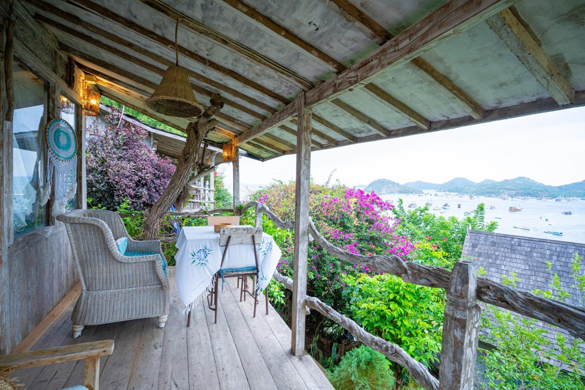 Selini Hills Hotel Labuan Bajo Ngoại thất bức ảnh