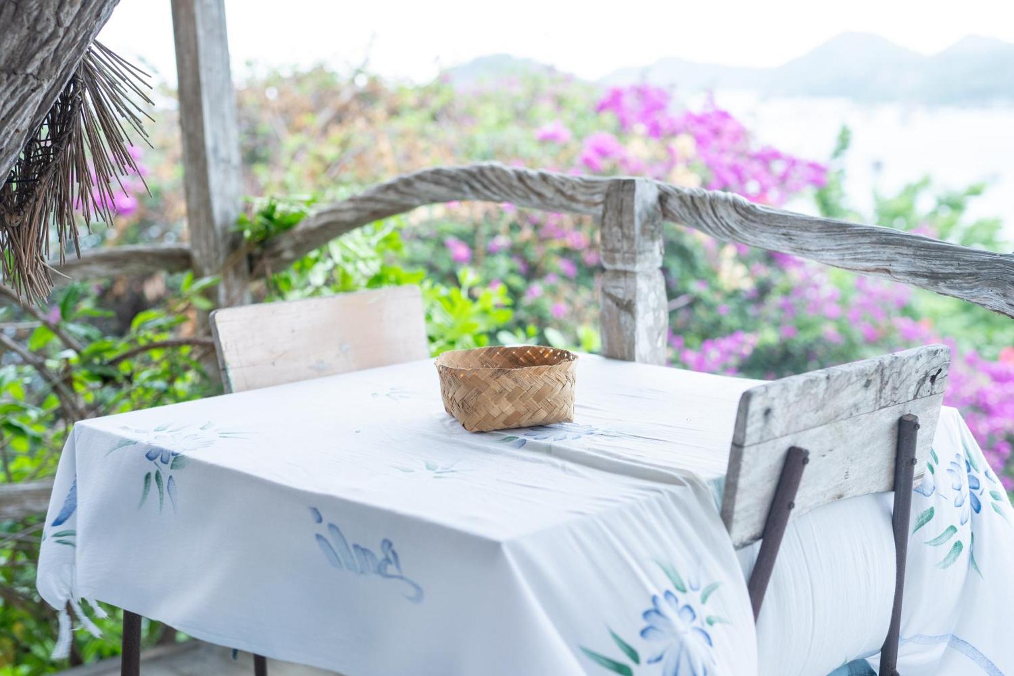 Selini Hills Hotel Labuan Bajo Ngoại thất bức ảnh